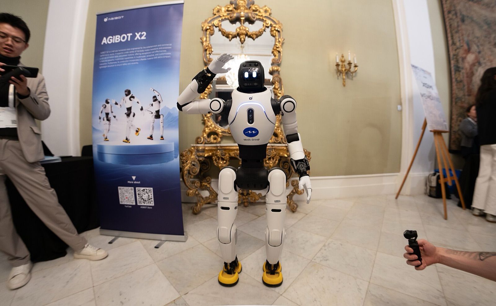 Ảnh chụp AgiBot X2 Neo
